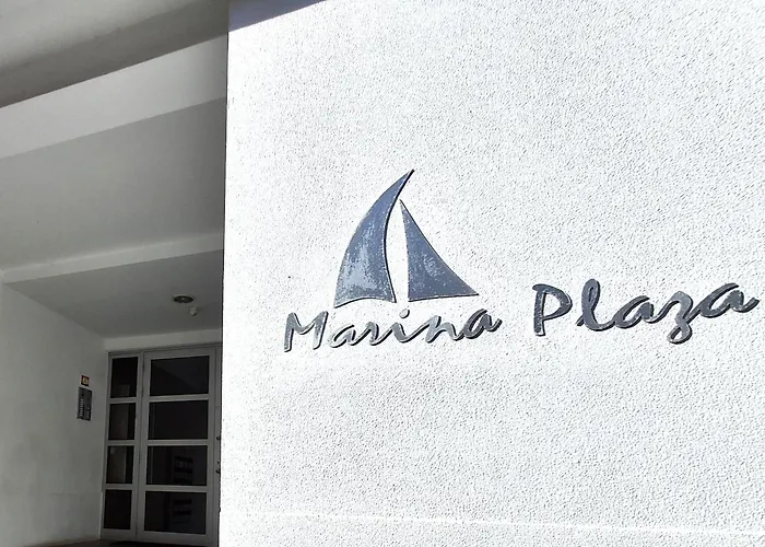 Marina Plaza Apartment *