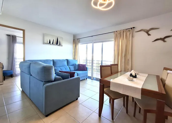 Marina Plaza Apartment *