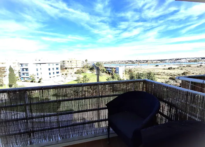 Marina Plaza Apartment *