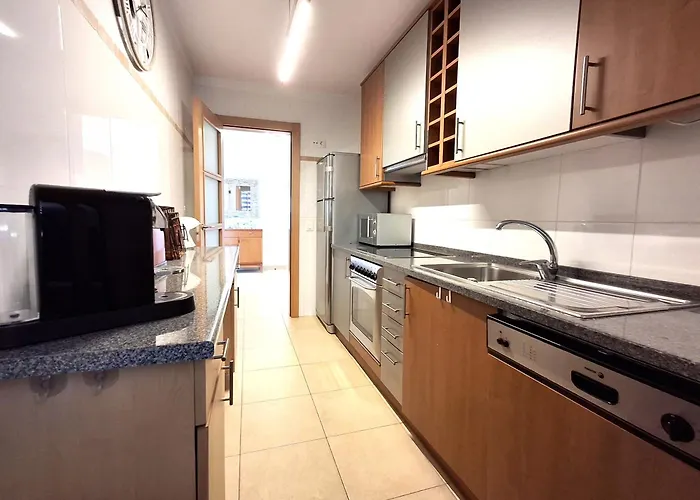 Marina Plaza Apartment *